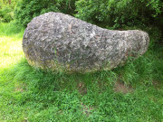 260510_8608i6_HinkelSteine_AufDemBerg_RtR_Gedenkstein.jpg