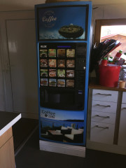260526_8825i6_Gemeinschaftsraum_Automat_LanglingenCamp.jpg